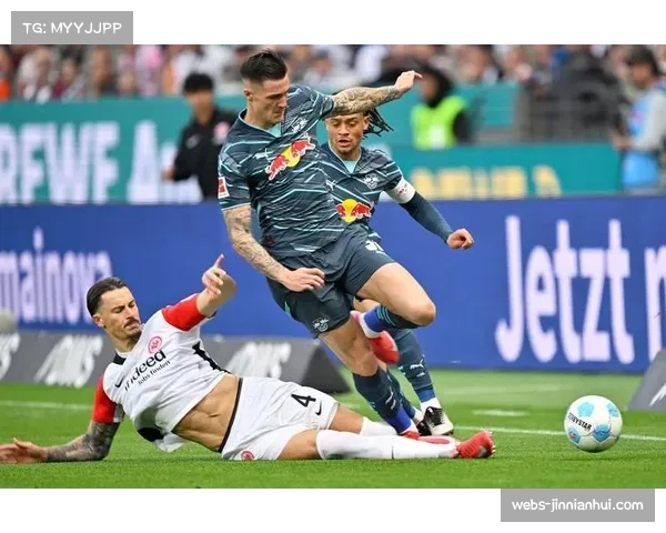 克瑙夫小角度射门被扑，法兰克福错失反超机会